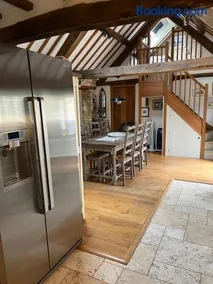 3 BEDROOM 5* BARN CONVERSION COTSWOLDS - Image 5