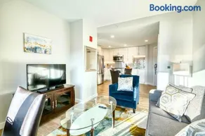Gorgeous Apt Near Restaurants - Image 2