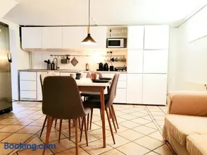 Guesthouse 'Blue House' in vintage villa&garden - Image 1