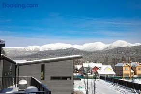 LUX Modern Chalet, Pool & Hot Tub, 10 Mins to the Mountain & Incredible Views - Image 3