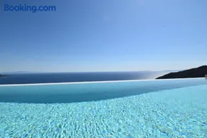 Apiron Luxury Villa - Image 3