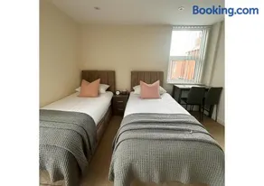 Central Bolton Studio Free Parking & Fast WiFi - Image 2