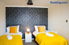 Contractors l Families l Relocation l 5BDR I Sleeps11 I Super Fast Wi-Fi I Free Parking - Image 4
