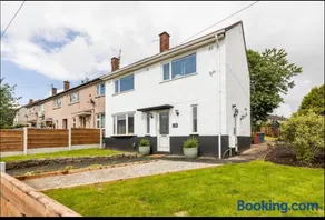 Entire Immaculate 3 Bedrooms House in Blackburn Weekend Away - Image 1