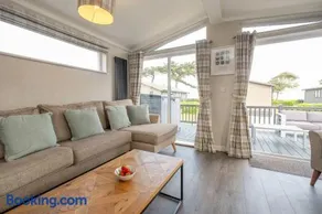 Driftwood Lodge, Sizewell - Adults only property - Aldeburgh Coastal Cottages - Image 2