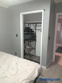 Cosy single-level home with laundry and parking - Image 5