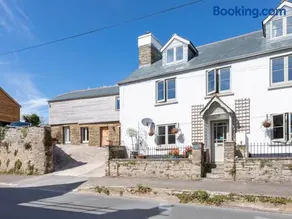 Horsemans Close - Image 1