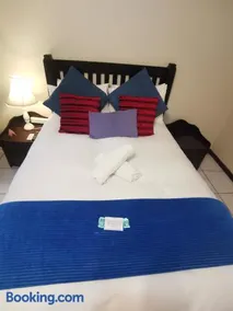 Harties Double Bed studio - Kitchenette Hartbeespoort dam - Image 5