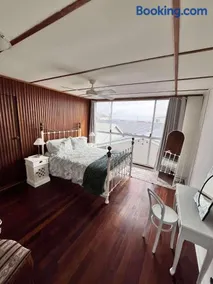 Luxury 5-Bedroom Ocean-View Coastal Escape - Image 2