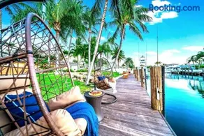Waterfront Pool Dream Vacation - Image 3