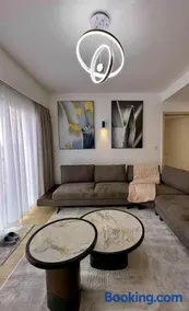 Stylish 1BR Condo with Pool, Gym, Parking & Wi-Fi - Image 2