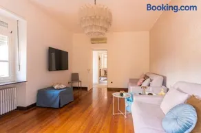 Beautiful spacious flat in the old town of Ivrea - Image 1