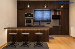 Top Floor Apartment near The Mall Athens - Private Parking - Image 2