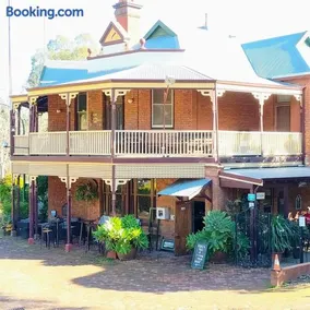 Mundaring Weir Hotel - Image 2