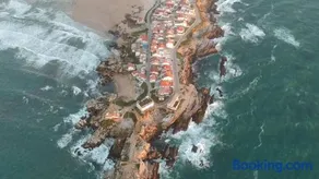 Surf House Peniche - Image 2