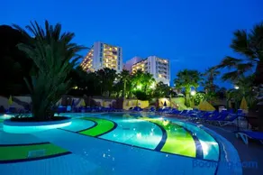 Fantasia Deluxe Hotel - Image 1