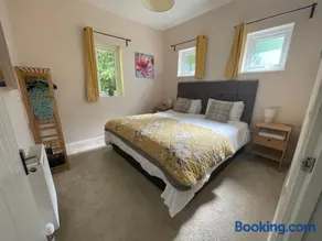 Private 1st Floor Apartment - Perfect for Port of Dover, Eurotunnel and Short Stays - Image 2