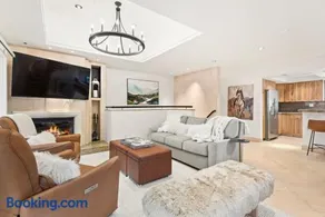 Dolomite 11, 5-Bedroom Townhome, 3 Levels, Walk to Town & Mountain Access - Image 2
