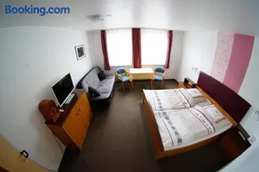 Hotel Werdumer Hof - Image 2