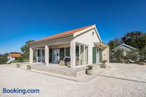 Villa Oliveto with pool - Image 3