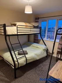 Large, 3 Floors, Sleeps 14, 3 Baths, View, Parking, Grimsby Cleethorpes - Image 3