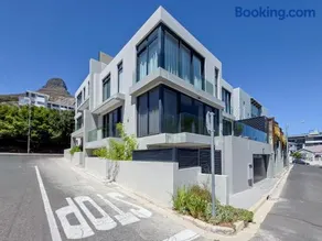 Bantry Bay Breeze Studio & Walk to Promenade - Image 2