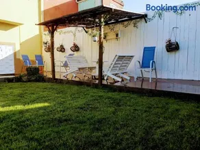 Charming House in Esteiro with Garden and Terraces - Image 4