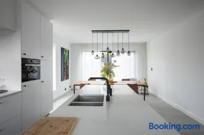 Luna Logies - Image 1