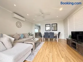 Coastal Breeze At Caves Beach Villas - Image 1