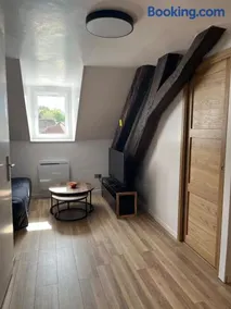 Appartement de la Fontaine à la Tour du Pin hyper centre parking privé - Image 3