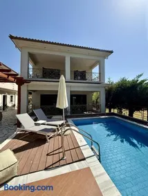 Oreinó Lefkada Villas - Image 2