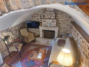 Andromahi Stone House - Image 3