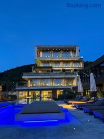 Prado Luxury Hotel - Image 1