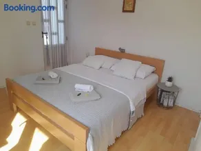 Studio apartment in town center - Image 2