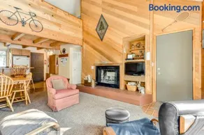 Perfectly Located Home with Decks Bikes & SHARC Pass to Pools Hot Tub & Tennis - Image 4