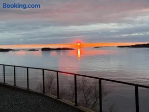 Sunset Island Retreat, Ocean Cabin with Hot Tub - Image 5