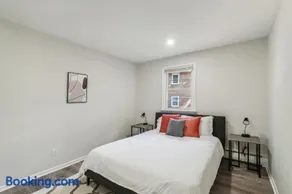 Pine Brook 118 I Modern Corporate 2bd I Parking - Image 3