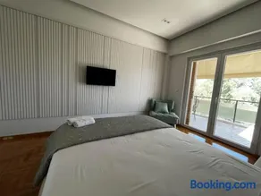 Voula's 2BR Escape Elegant and Stylish Living - Image 2