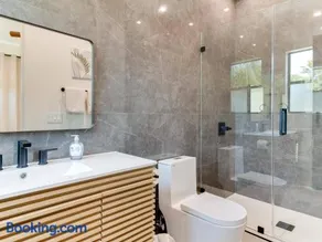 Charming Encino Retreat w/ Pool - Image 3