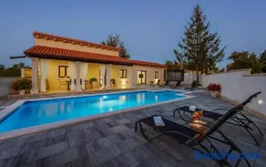 Villa Desapemani with heated pool - Image 1