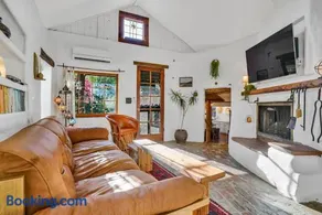 Private Romantic Escape, Hidden Gem w Hot Tub - Image 3