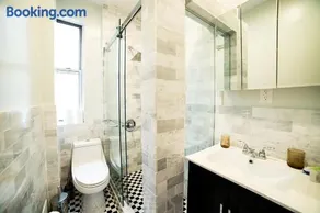 NEWLY RENOVATED HEART OF LOWER EAST SIDE 2BR 1BA, 5 MIN WALK TO SOHO, 1 BLOCK TO WHOLE FOODS, WASHER DRYER! - Image 2