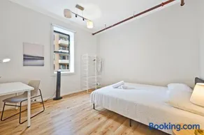 Boarding House In Center Of City - Image 5