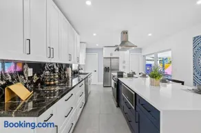 Spacious 4BR Waterfront Home with Private Pool, Tiki Hut & Free Parking near Miami & Key Largo - Image 3