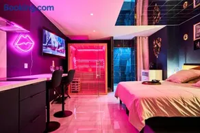 L'Amoria - Suite Romantique moderne avec Jacuzzi & Sauna - Image 3