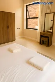 جونيور بإطلالة على الجبل - Image 5