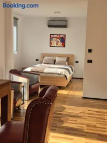 Boutique Apartment with Private Garden - Image 2
