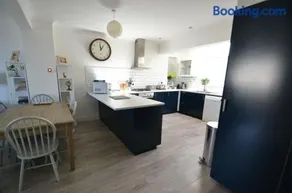 Combesgate View, 3 Crossways Court - Image 2