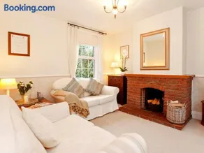 3 Bed in Lymington oc-nfl73 - Image 4