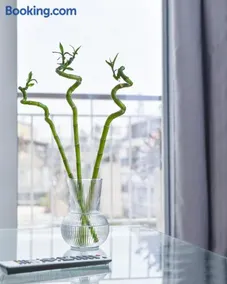 Glassy Apartment - Image 4